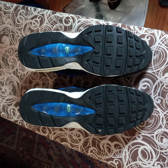 I'm selling my airmax 95 good condition used - Picture 10 of 11